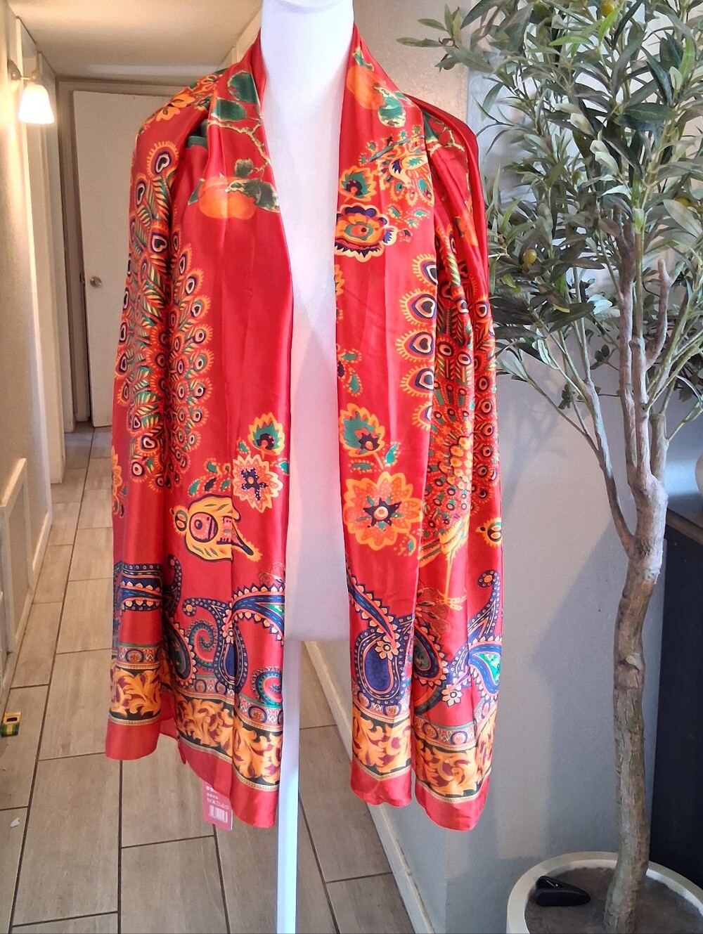 Si Na Yu Scarf 100%Silk Peacock Pailey Satin Red Artsy Indian Hawaiian Elegan - Picture 14 of 14